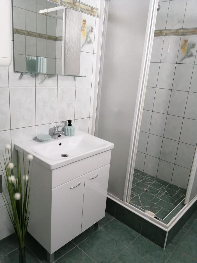 Holiday House Lara Starigrad Paklenica Buitenkant foto