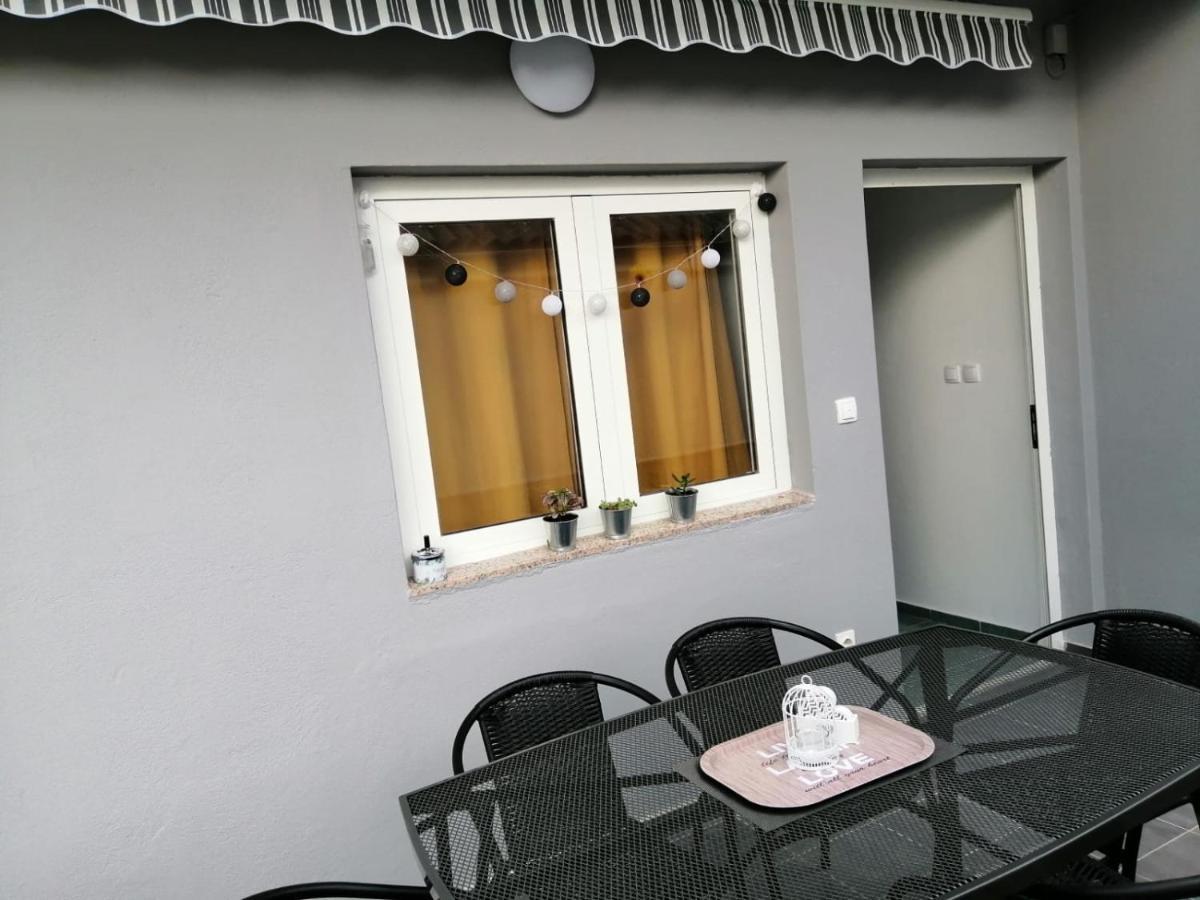 Holiday House Lara Starigrad Paklenica Buitenkant foto