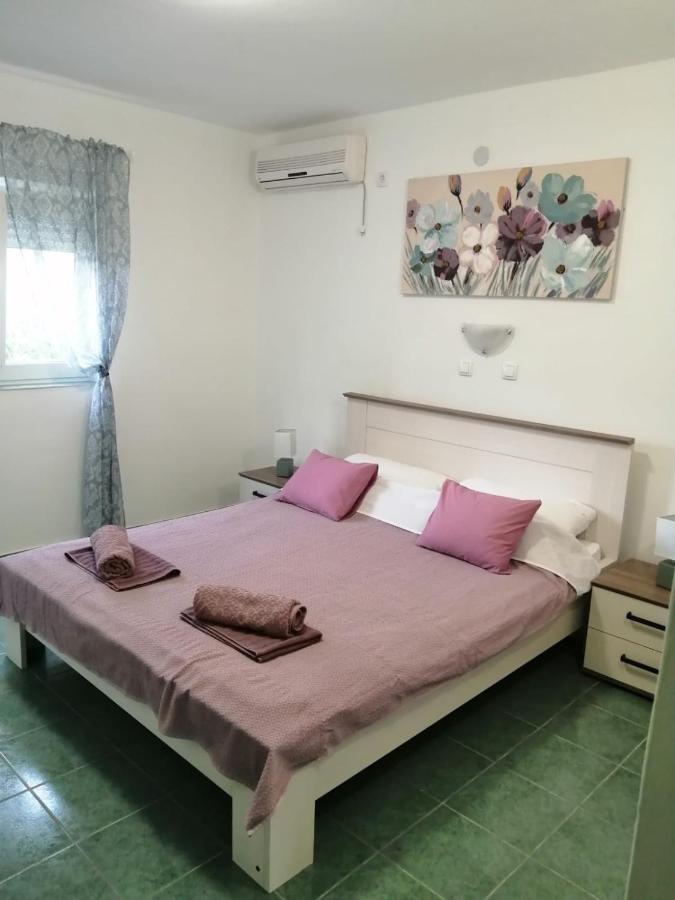 Holiday House Lara Starigrad Paklenica Buitenkant foto