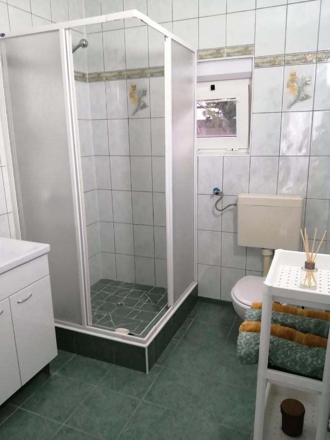 Holiday House Lara Starigrad Paklenica Buitenkant foto