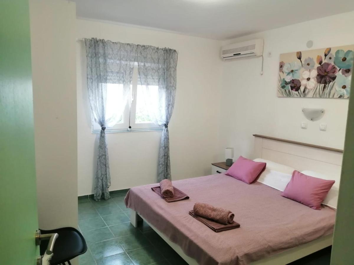 Holiday House Lara Starigrad Paklenica Buitenkant foto