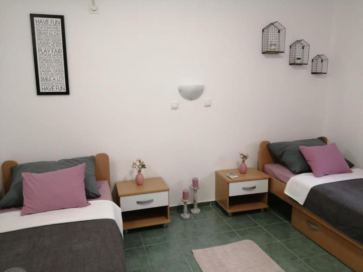Holiday House Lara Starigrad Paklenica Buitenkant foto