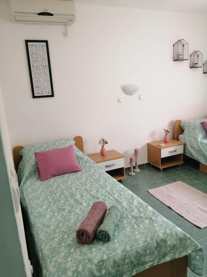 Holiday House Lara Starigrad Paklenica Buitenkant foto