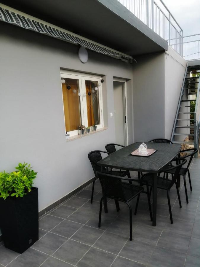 Holiday House Lara Starigrad Paklenica Buitenkant foto